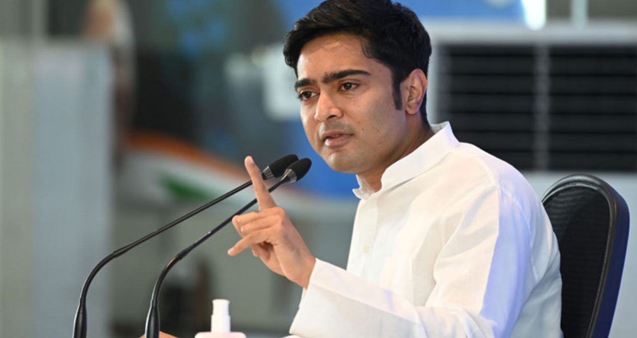 বাংলাদেশে হিন্দু হত্যায় কেন নীরব মোদী? প্রধানমন্ত্রীর দিকে অভিষেকের তীব্র প্রশ্নবাণ
