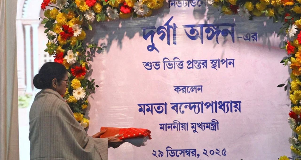 ‘ইউনেস্কোর স্বীকৃতিকে সম্মান জানাতেই দুর্গা অঙ্গন’—নিউটাউনে শিলান্যাস করে বিরোধীদের জবাব মমতার


