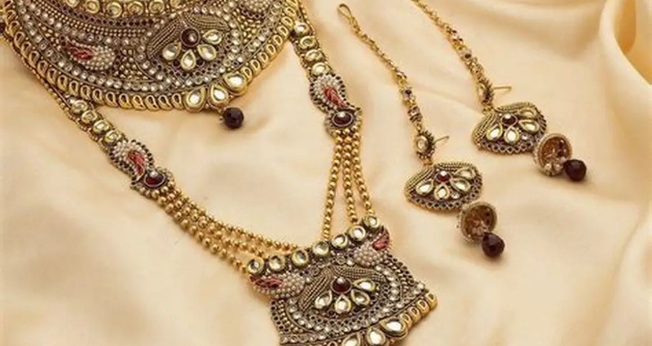 Gold Price Today: টানা পতনে ১৫ দিনের মধ্যে সর্বনিম্ন সোনার দাম! স্বস্তিতে ক্রেতা ও বিনিয়োগকারীরা
