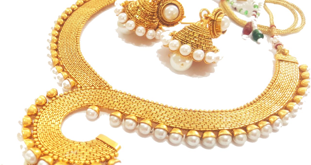 Gold Silver Price Today: টানা দু’দিন ধস! পাঁচ বছরে সবচেয়ে সস্তা রুপো, কলকাতায় বড় পতন সোনার দামেও
