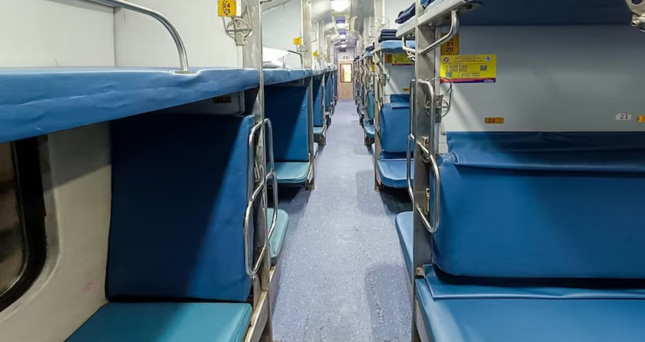 Indian Railways: এবার বেনারস যাত্রা আরও স্বচ্ছন্দ! বিভূতি এক্সপ্রেসে এলএইচবি কোচ, বড়সড় আধুনিকীকরণ রেলের
