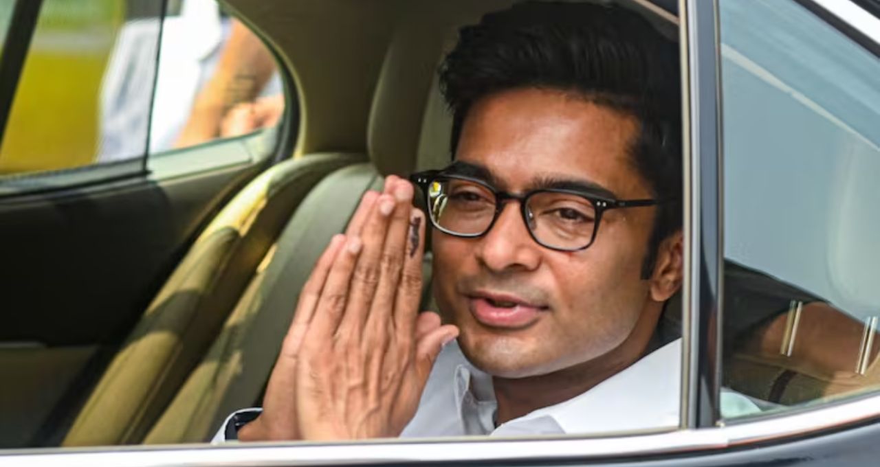 মতুয়াদের পাশে দাঁড়াতে ৯ জানুয়ারি ঠাকুরবাড়ি যাচ্ছেন অভিষেক, ‘পুজো দিতে দেওয়া হবে না’—হুঁশিয়ারি শান্তনু ঠাকুরের