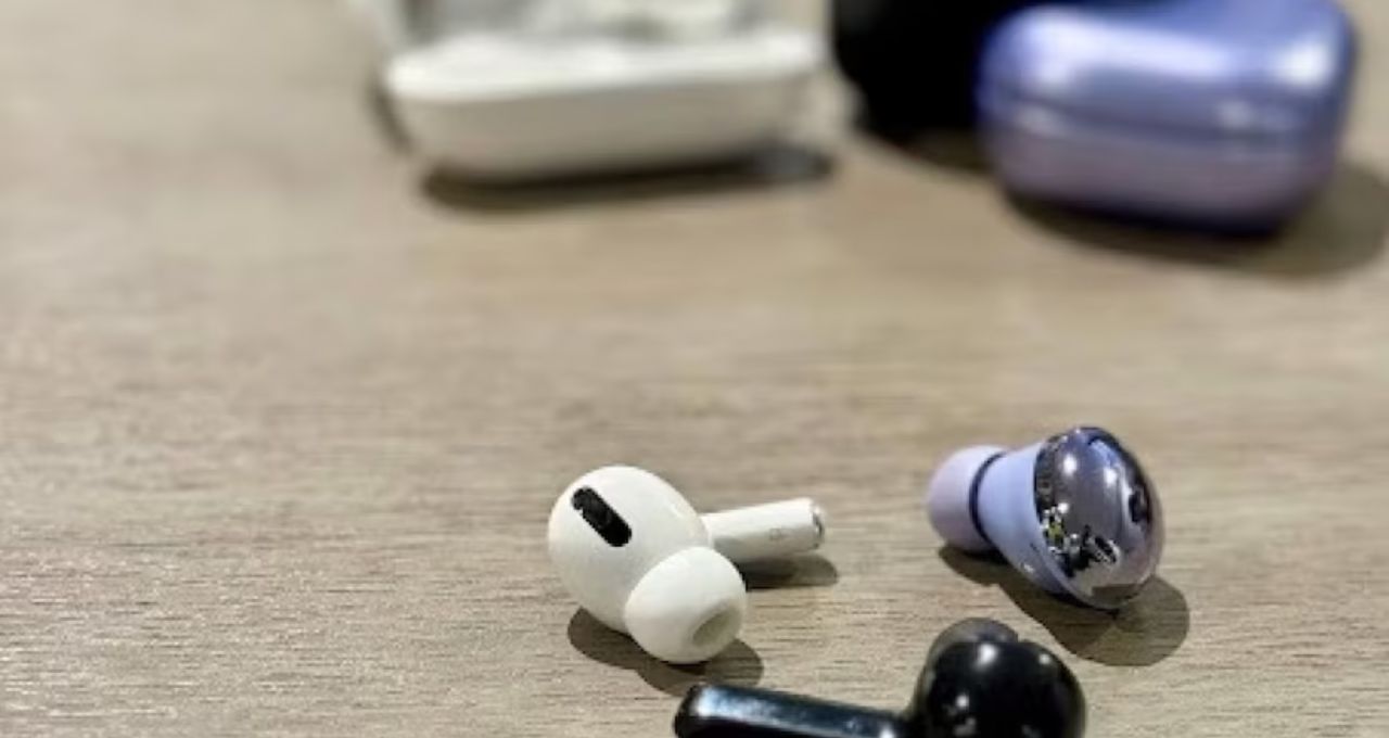 Earphone Buying Guide: দামি ওয়্যারলেস না কি সস্তা তারযুক্ত ইয়ারফোন? কোনটায় সাউন্ড কোয়ালিটি ভাল—জেনে নিন আগে
