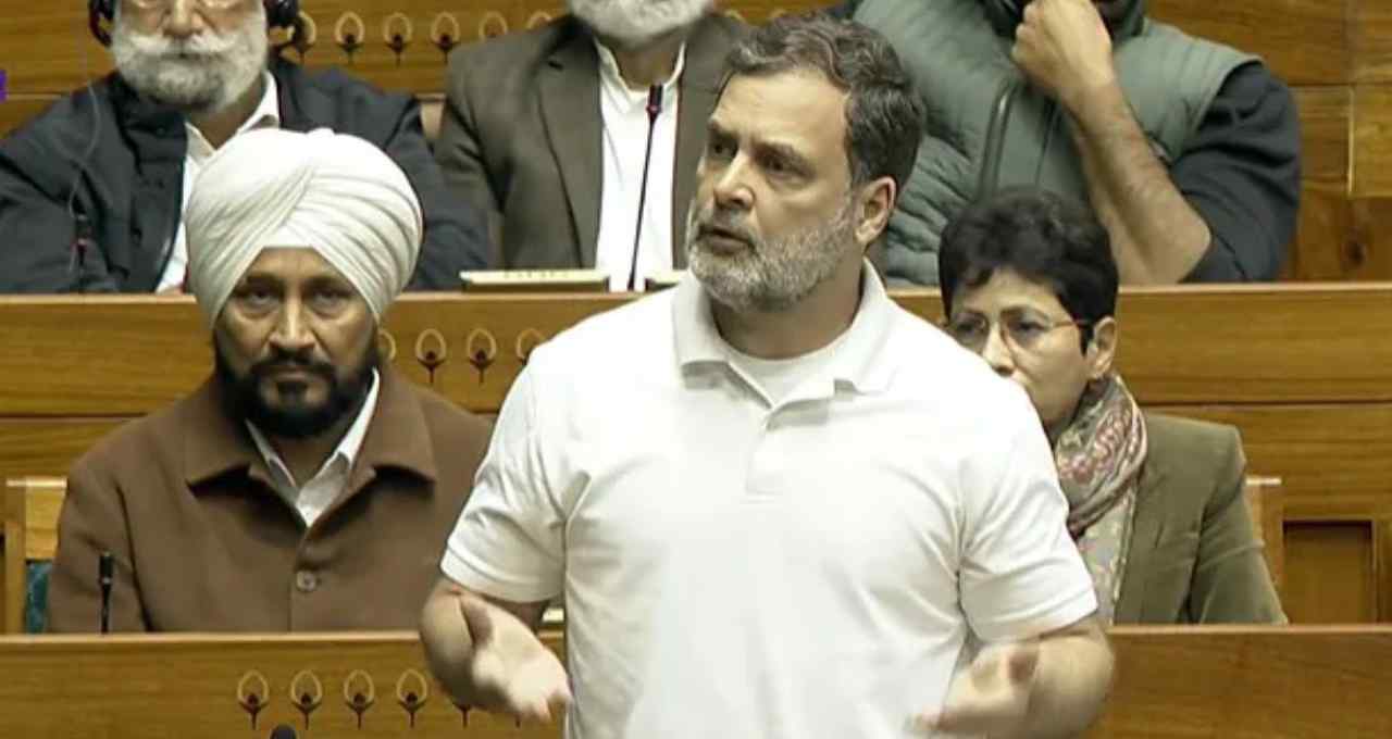 लोकसभा में दूसरे दिन भी टकराव, राहुल गांधी के भाषण पर सत्ता पक्ष का विरोध