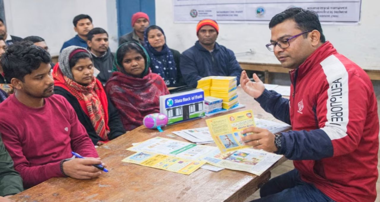 Government Job Vacancy: অবসরপ্রাপ্ত ব্যাঙ্ক কর্মীদের জন্য বড় সুযোগ! ৬২ বছরের মধ্যে হলে মিলবে সরকারি চাকরির অফার
