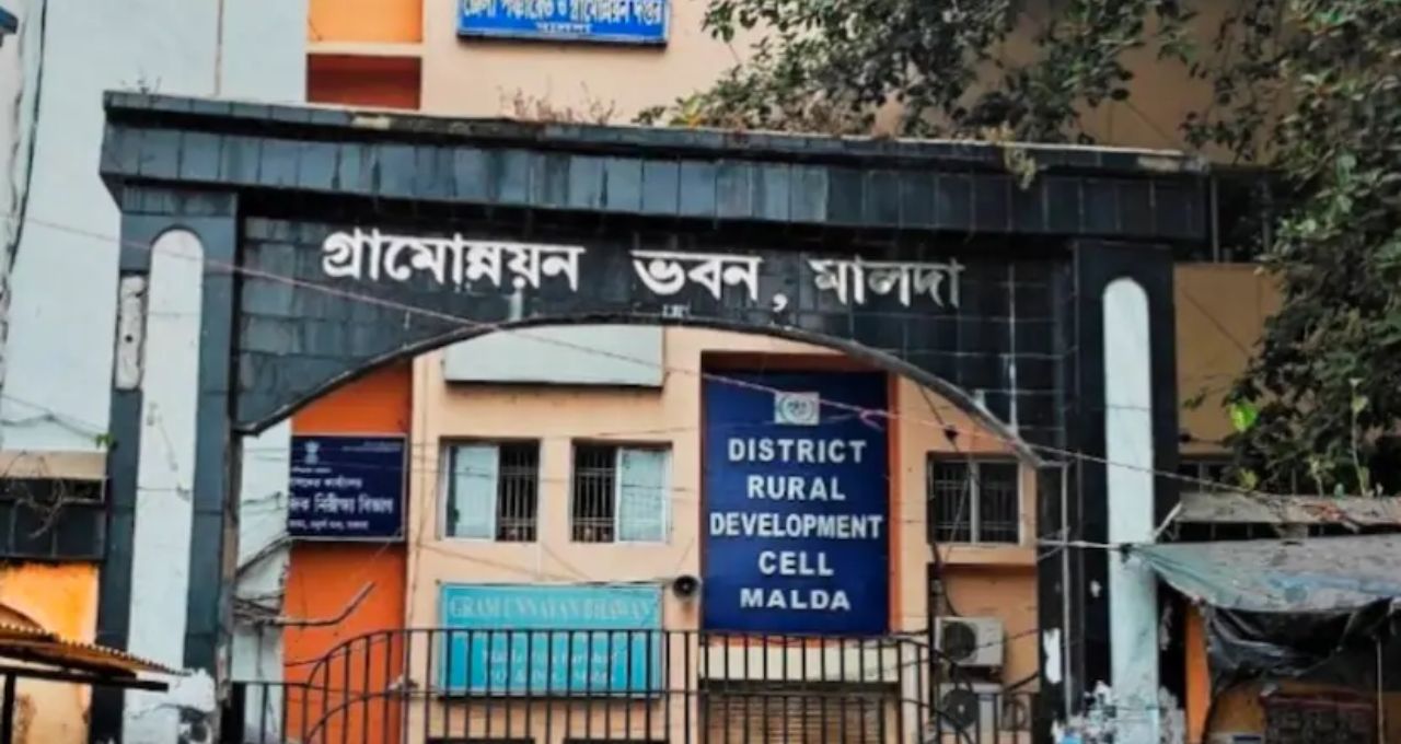 Government Job Vacancy: অবসরপ্রাপ্ত ব্যাঙ্ক কর্মীদের জন্য বড় সুযোগ! ৬২ বছরের মধ্যে হলে মিলবে সরকারি চাকরির অফার
