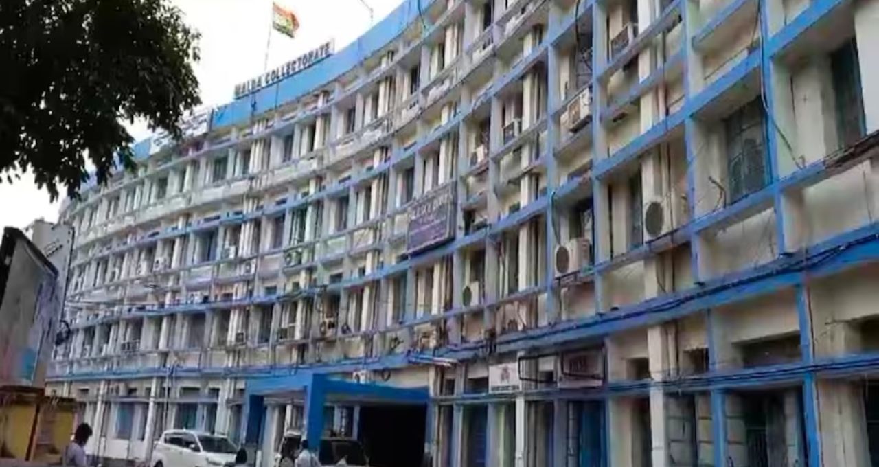 Government Job Vacancy: অবসরপ্রাপ্ত ব্যাঙ্ক কর্মীদের জন্য বড় সুযোগ! ৬২ বছরের মধ্যে হলে মিলবে সরকারি চাকরির অফার
