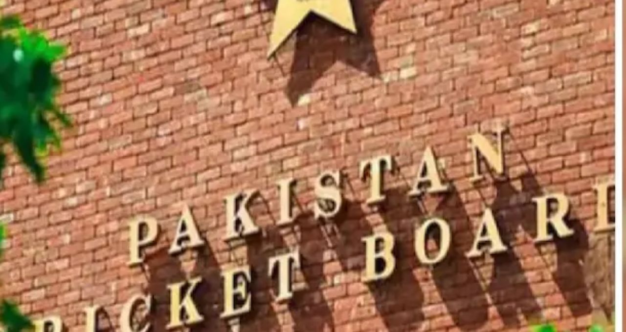 Ind vs Pak: ‘কুকুরের লেজ ব্যাঁকাই থাকে’—ভারতের সঙ্গে খেলতে তিন শর্তে অনড় পাকিস্তান, আইসিসির মাথাব্যথা বাড়াল পিসিবি
