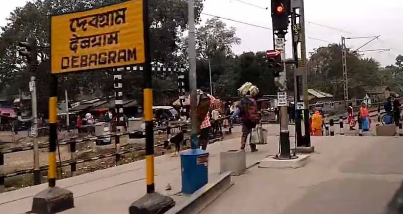 New Rail Station: দেবগ্রামে থামছে হাজারদুয়ারি এক্সপ্রেস, নদিয়ার যাত্রীদের যাত্রায় বড় স্বস্তি দিল রেল
