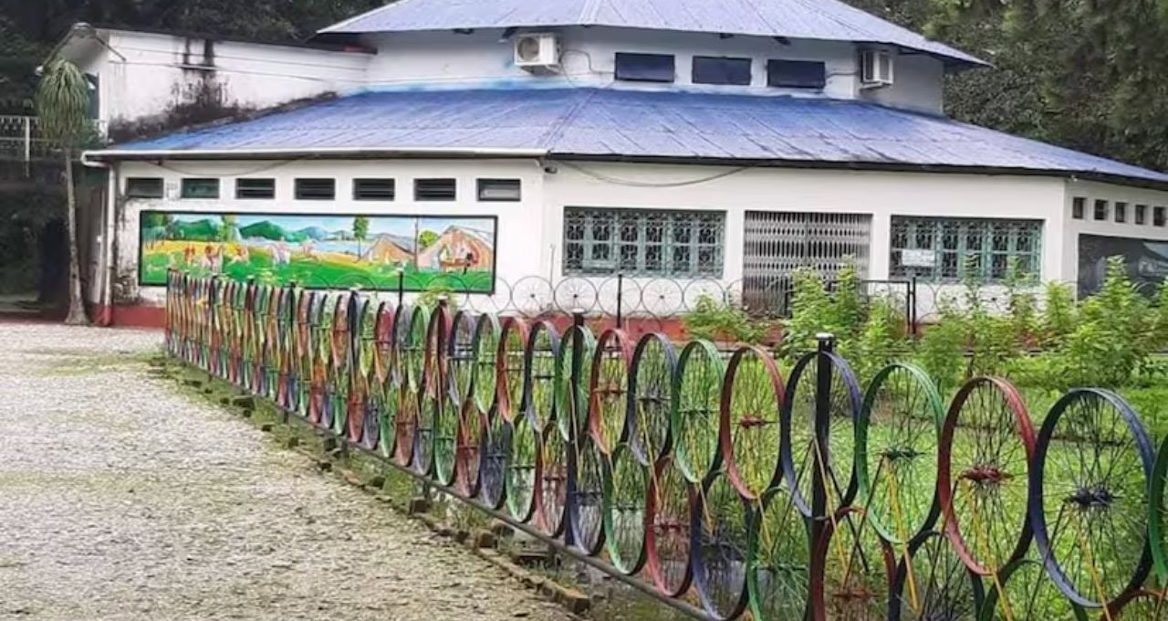 Dooars Tourism: ডুয়ার্স সফরে রাজাভাতখাওয়া মিস মানেই আফসোস! জঙ্গল সাফারি থেকে ঐতিহাসিক স্টেশন—জেনে নিন ঘোরার সেরা ঠিকানা
