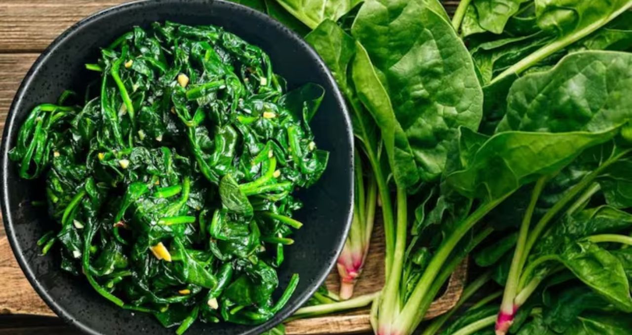 Stomach Cleaning Foods: মুগডাল থেকে পালংশাক—৭ খাবারের জাদুতে পেট হবে গলগলিয়ে সাফ, কোষ্ঠকাঠিন্যের যন্ত্রণা বিদায়!
