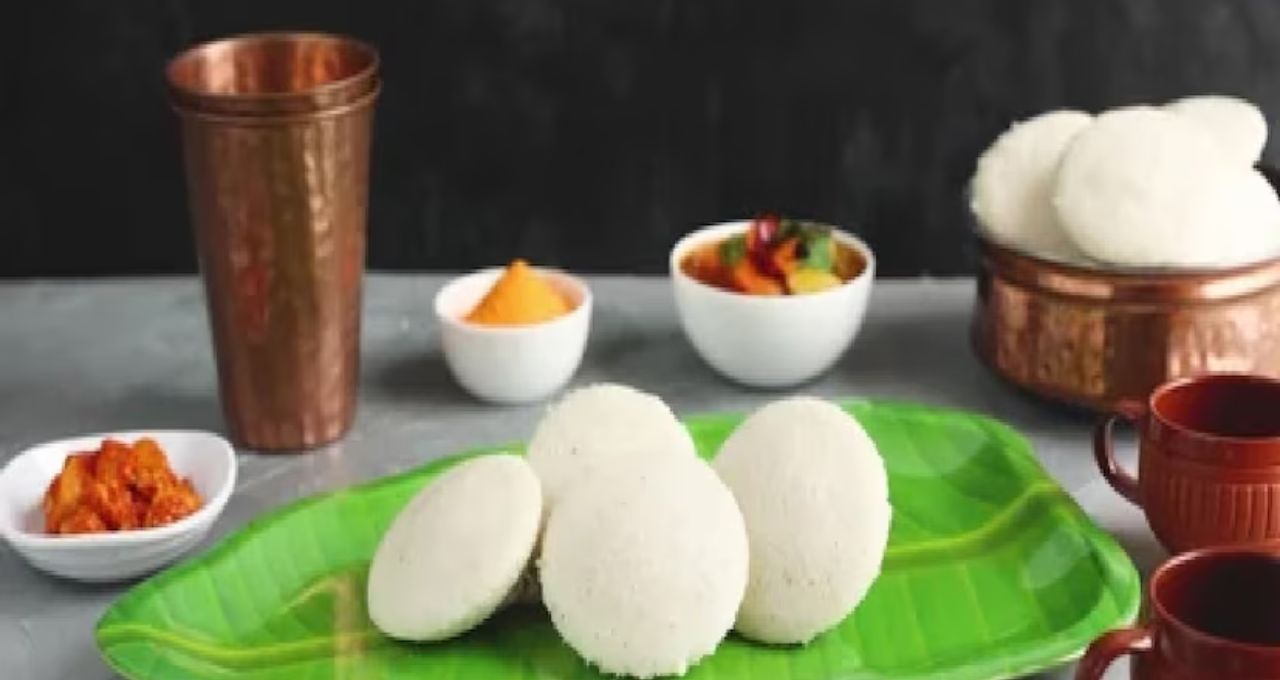 চালের সঙ্গে কতটা সুজি দিলে ইডলি হবে জুঁইফুলের মতো নরম? হোটেলের মতো ঝরঝরে ইডলির গোপন মাপ জেনে নিন
