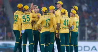 దక్షిణ ఆఫ్రికా యుఏఈను 6 వికెట్ల తేడాతో ఓడించి టీ20 ప్రపంచకప్ 2026 గ్రూప్ దశలో అన్ని మ్యాచ్‌లు గెలిచింది
