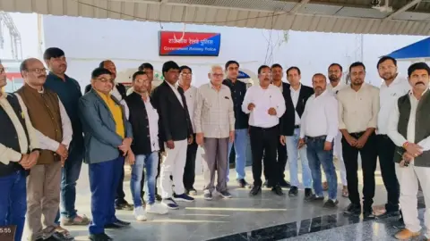 હોળી દરમિયાન Prayagraj Junction પર ટ્રેન મુસાફરનો 10 લાખ રૂપિયાનાં આભૂષણોથી ભરેલો બેગ ચોરી