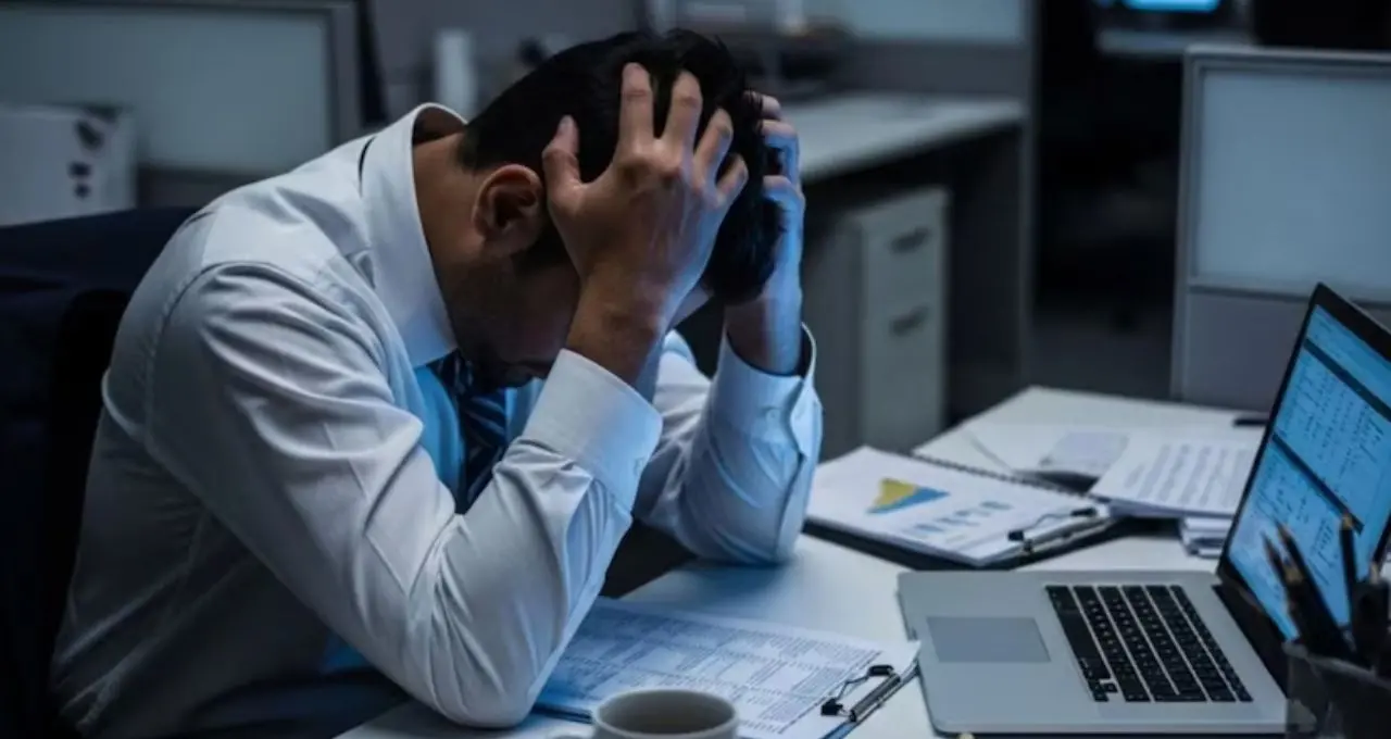 Workplace Trick: কখন বলবেন, কখন চুপ থাকবেন—কর্মক্ষেত্রে টিকে থাকার অব্যর্থ ৫ কৌশল