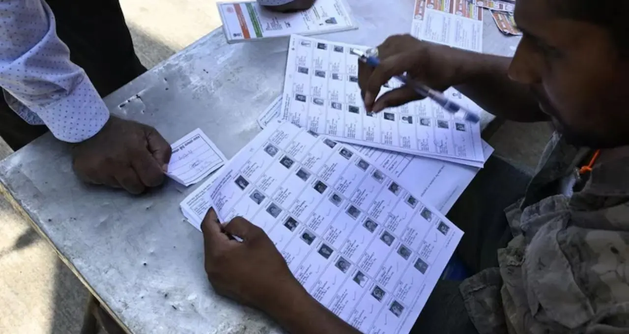 SIR Final Voter List: বাংলায় স্থগিত, রাজস্থান-গোয়া-ছত্তিশগড়ে চূড়ান্ত তালিকা প্রকাশ—কোথায় কত বাদ?

