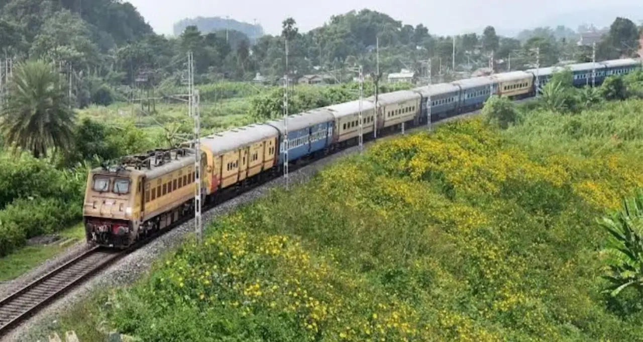 Indian Railways: ডুয়ার্স ভ্রমণে বড় সুখবর! আলিপুরদুয়ার ডিভিশনে একাধিক ট্রেনের নতুন স্টপেজ, দেখুন পূর্ণ তালিকা
