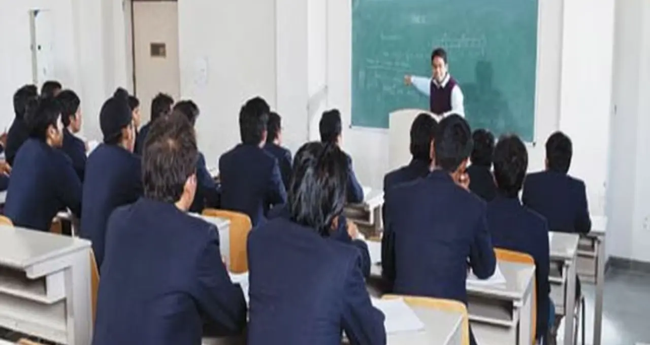 দেশজুড়ে ৩২ ভুয়ো বিশ্ববিদ্যালয়! তালিকায় বাংলার দুই, শীর্ষে দিল্লি—সতর্কবার্তা জারি UGC-র

