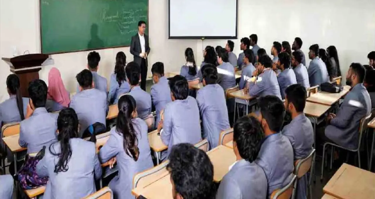 দেশজুড়ে ৩২ ভুয়ো বিশ্ববিদ্যালয়! তালিকায় বাংলার দুই, শীর্ষে দিল্লি—সতর্কবার্তা জারি UGC-র
