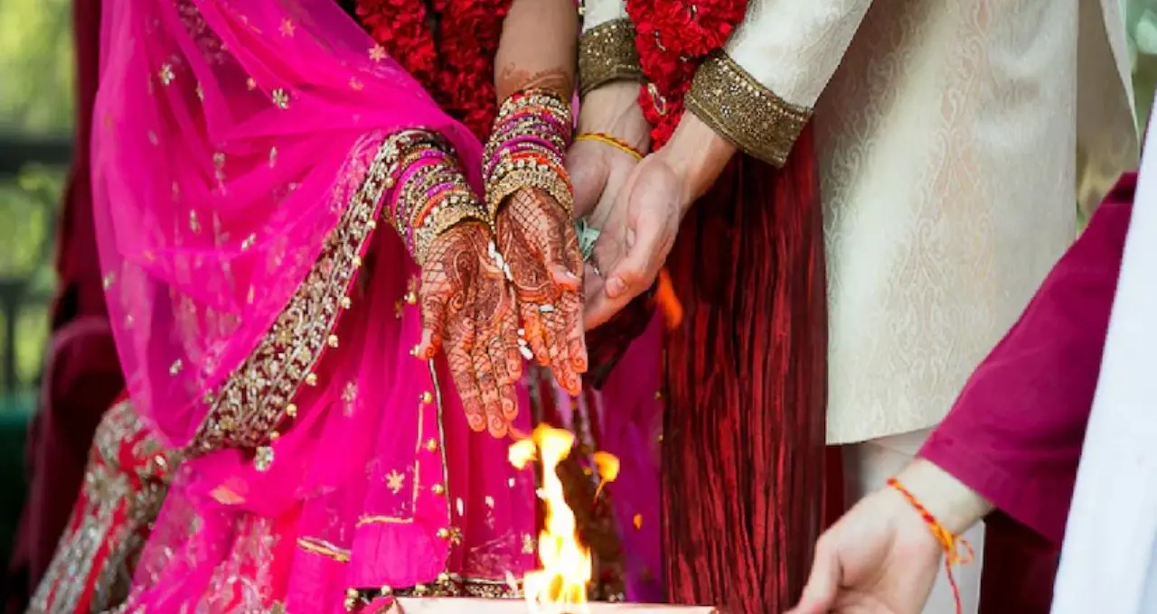 Marriage Registry-তে বড় বদল! বিয়ের আবেদন করলেই মা-বাবার কাছে যাবে মেসেজ, কোন পথে হাঁটছে গুজরাত?
