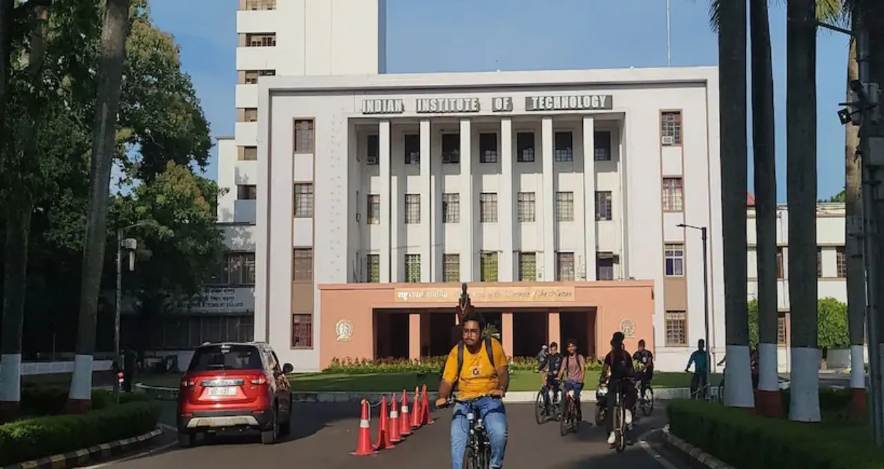 IIT Kharagpur Job Vacancy: মাসে ৪০,০০০ টাকা বেতন! খড়গপুর আইআইটিতে সিনিয়র প্রজেক্ট অ্যাসোসিয়েট নিয়োগ
