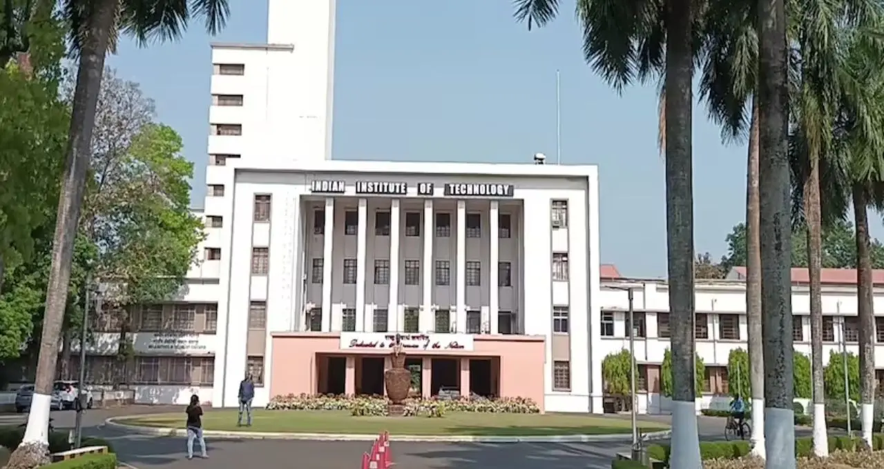IIT Kharagpur Job Vacancy: মাসে ৪০,০০০ টাকা বেতন! খড়গপুর আইআইটিতে সিনিয়র প্রজেক্ট অ্যাসোসিয়েট নিয়োগ
