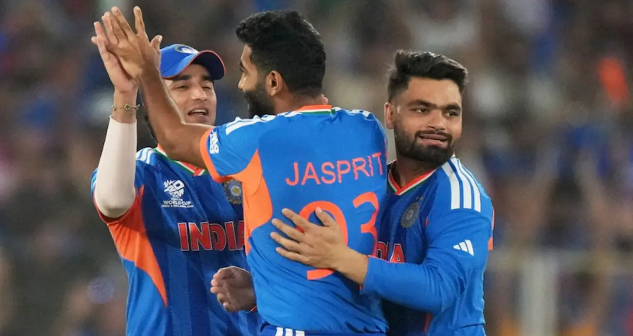 IND vs SA: বুমরাহ-অর্শদীপের আগুনে স্পেল, পাওয়ার প্লেতেই তিন উইকেট হারিয়ে চাপে দক্ষিণ আফ্রিকা
