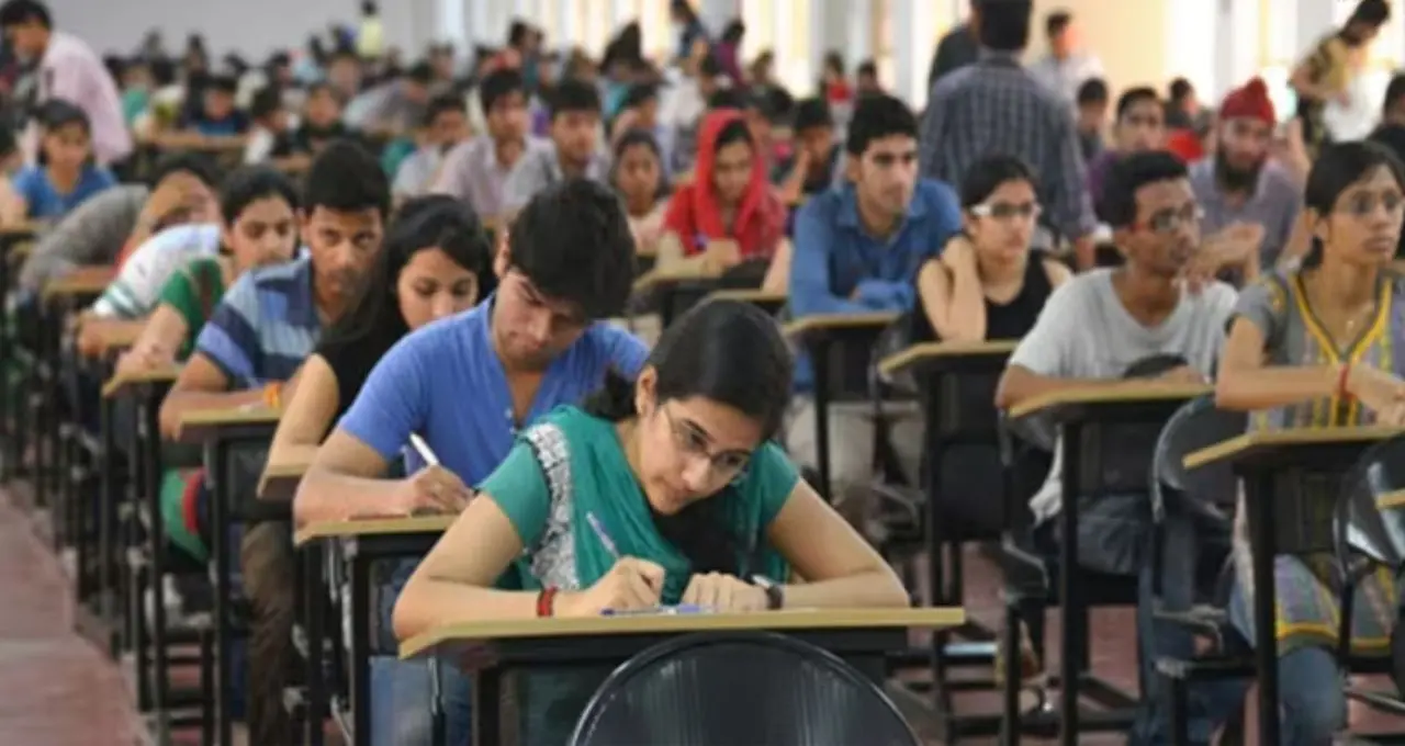 বায়োলজি ছাড়াও NEET-এ বসা যাবে! নতুন নিয়মে সহজ হল MBBS-এর পথ, কী বলছে NMC

