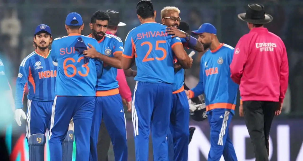 IND vs SA: দক্ষিণ আফ্রিকার কাছে ৭৬ রানে হার, সেমিফাইনালের অঙ্ক জটিল টিম ইন্ডিয়ার
