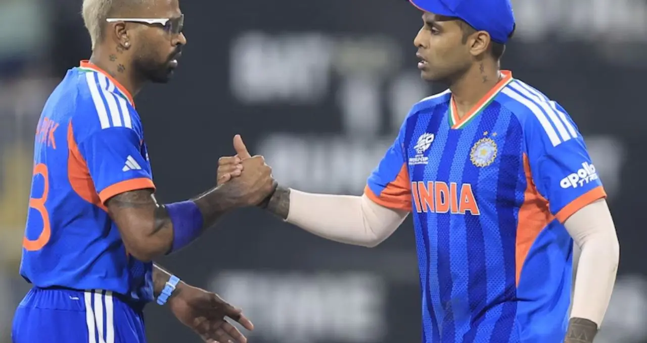 IND vs SA: দক্ষিণ আফ্রিকার কাছে ৭৬ রানে হার, সেমিফাইনালের অঙ্ক জটিল টিম ইন্ডিয়ার
