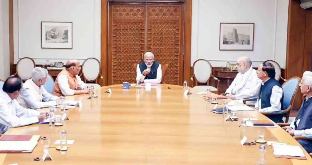 ईरान के मिसाइल हमलों के बाद भारत अलर्ट: पीएम नरेंद्र मोदी की अध्यक्षता में हुई CCS की अहम बैठक