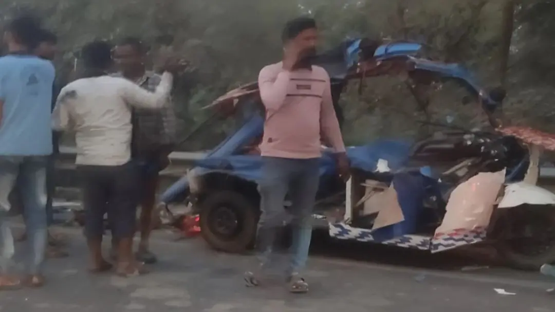 भागलपुर में दर्दनाक हादसा: पिकअप ने बाइक सवारों को रौंदा, किशोर की मौत; आक्रोशित भीड़ ने किया रोड जाम