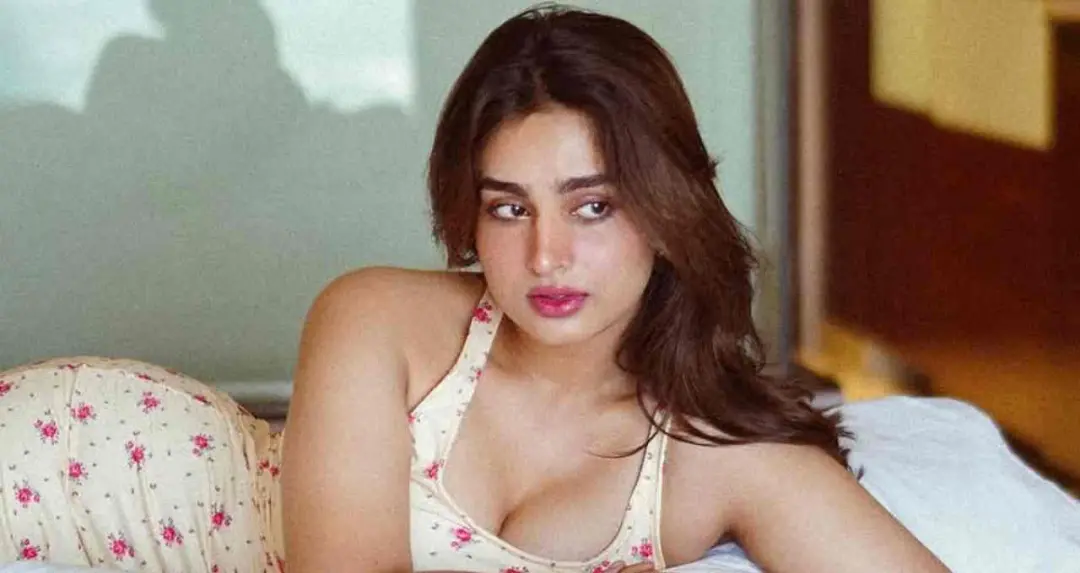 Ayesha Khan का चौंकाने वाला खुलासा: बोलीं- 'स्पॉट बॉय ने गंदे वॉइस नोट भेजे थे'