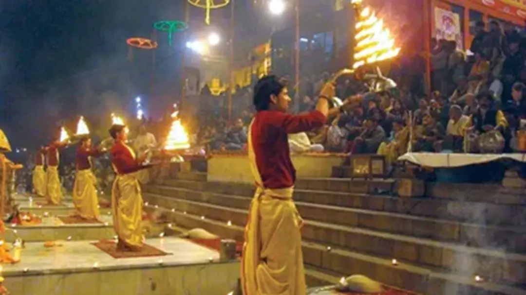 काशी में टीम इंडिया की जीत के लिए पूजा: विश्वनाथ मंदिर के गंगा द्वार पर श्रद्धालुओं ने की प्रार्थना, गूंजा ‘हर-हर महादेव’