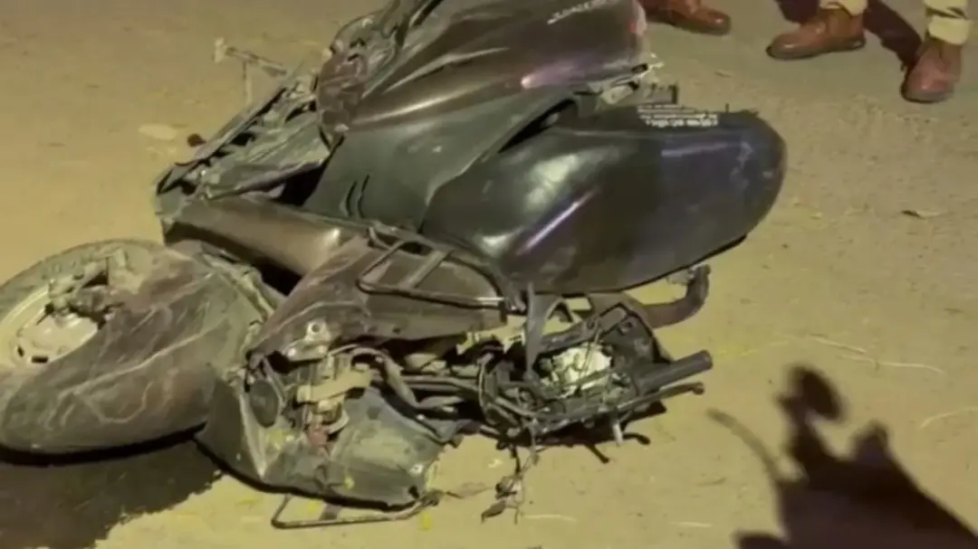 रेलिंग से लटकी रही लाश गोरखपुर में दर्दनाक हादसा: फार्च्यूनर की टक्कर से MBBS छात्र की मौत, 30 मिनट तक