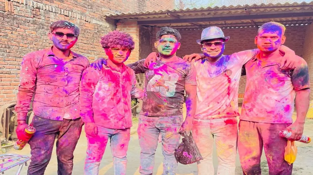 बरेली की 5 बड़ी खबरें: रंग-गुलाल से सराबोर शहर, कपड़ा फाड़ होली में मस्ती; पति ने पत्नी को झूठे केस में फंसाने की दी धमकी