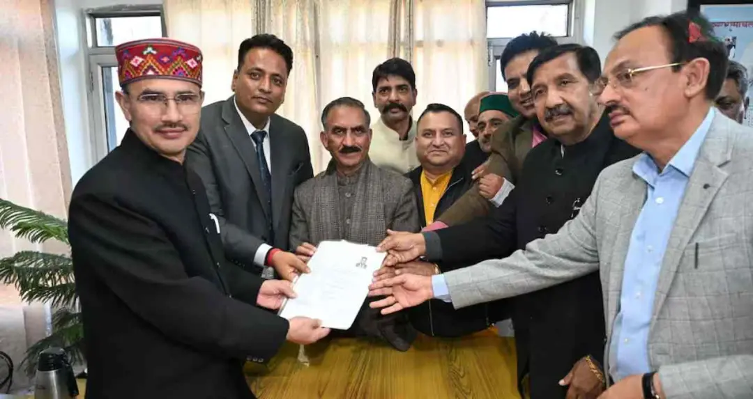 हिमाचल प्रदेश: कांग्रेस प्रत्याशी अनुराग शर्मा ने भरा नामांकन, बीजेपी बना रही रणनीति 