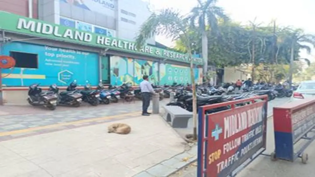  186 करोड़ की सड़कों पर कब्जा! कपूरथला में अस्पताल ने बना ली पार्किंग, विभूति खंड में उड़ रही धूल