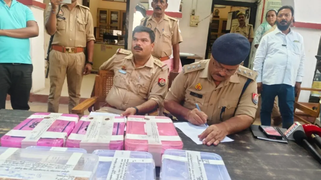 सुल्तानपुर में बस परिचालक से लूट: कोतवाली से 100 मीटर दूर बदमाशों ने छीने 18 हजार और मोबाइल