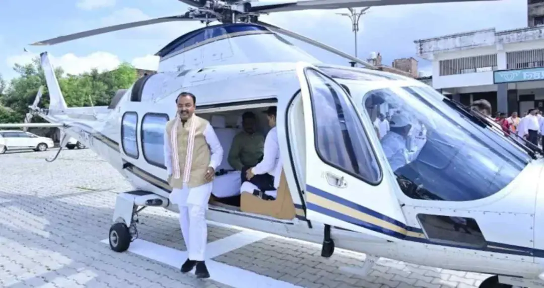 Lucknow से Kaushambi जा रहे Keshav Prasad के हेलीकॉप्टर में तकनीकी खराबी, एयरपोर्ट पर करानी पड़ी इमरजेंसी लैंडिंग