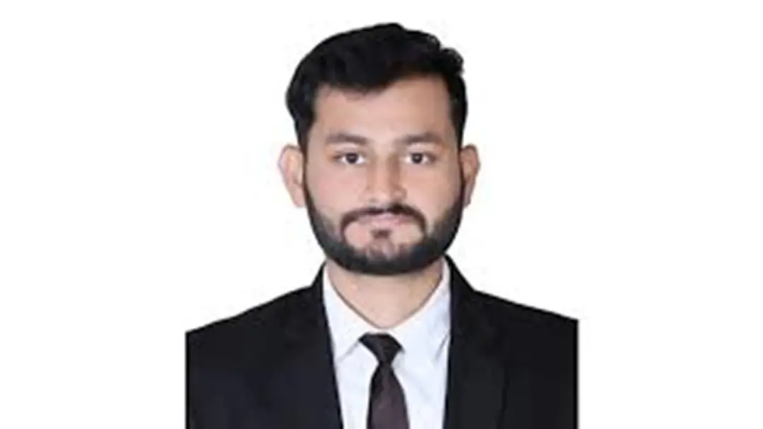 अलीगढ़ के प्रतीक मुद्गल ने UPSC में हासिल की 54वीं रैंक: लेफ्टिनेंट की नौकरी छोड़ पहले ही प्रयास में पाई सफलता