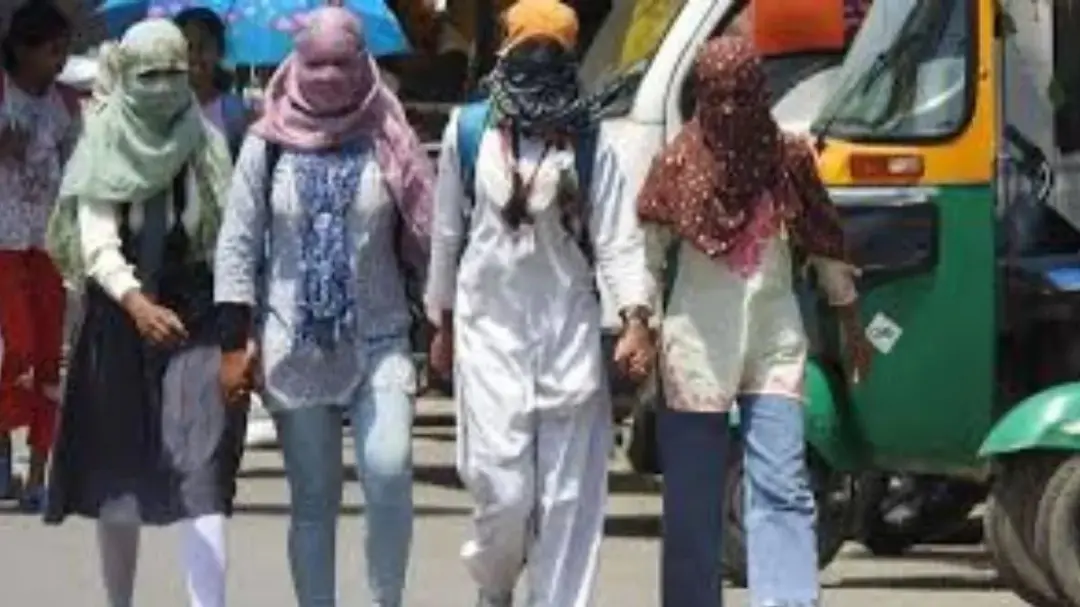 UP Weather Alert: 40°C के करीब पहुंचेगा पारा, लखनऊ-कानपुर में बढ़ी तपिश; अब और बढ़ेगी गर्मी
