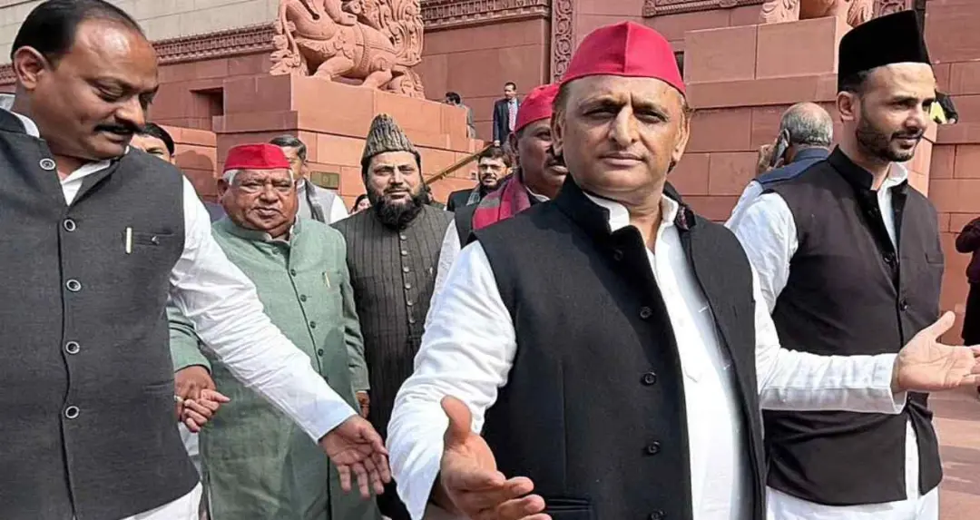 Budget Session 2026: संसद में विपक्ष का प्रदर्शन, अखिलेश यादव ने सरकार से मांगी 7 अहम मुद्दों पर चर्चा