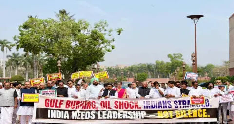 Live news - विपक्षी सांसद मकर द्वार पर प्रदर्शन, संसद में हंगामे के बीच चर्चा की मांग