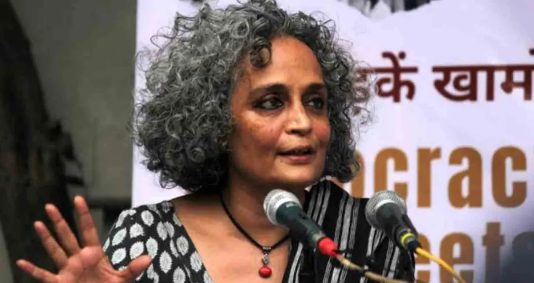 ईरान पर हमले को लेकर भारत की चुप्पी पर अरुंधति रॉय का सवाल, वैश्विक परमाणु संकट की चेतावनी