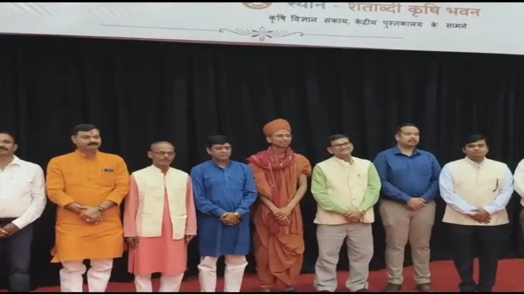 ‘आध्यात्मिकता ही सबसे बड़ा साइंस’: IIT-BHU पहुंचे शिकागो से आए अखंड स्वामी, छात्रों को दिए अहम टिप्स