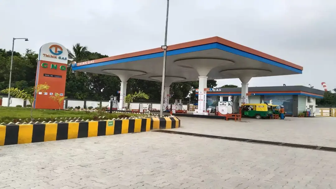 
बेगूसराय में अलर्ट: गैस एजेंसियों और पेट्रोल पंपों पर कड़ी निगरानी के आदेश, पैनिक जैसी स्थिति से निपटने की तैयारी