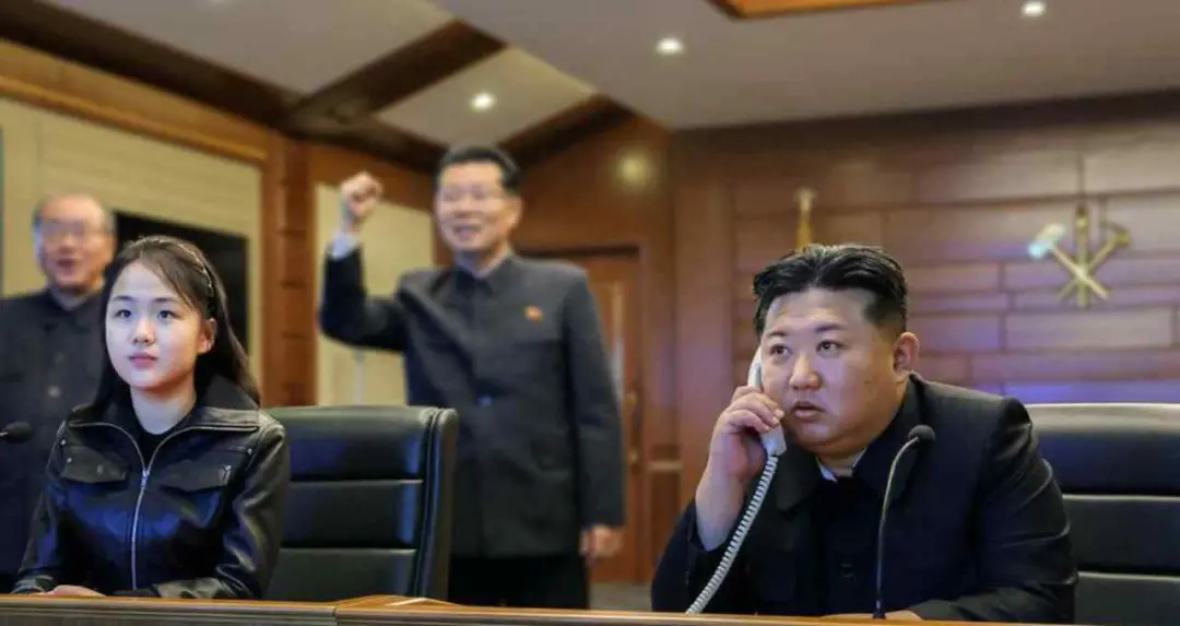 उत्तर कोरिया ने युद्धपोत से दागी क्रूज मिसाइल, किम जोंग उन ने बेटी के साथ देखा परीक्षण