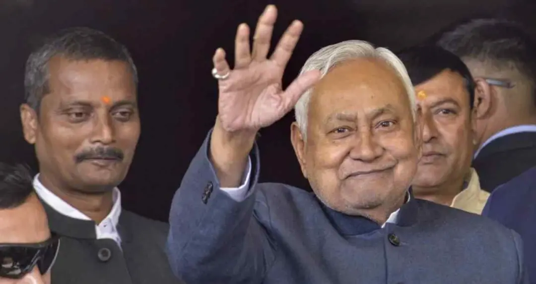 नीतीश कुमार की दिल्ली यात्रा के संकेत, मुख्यमंत्री पद से इस्तीफे की संभावित तारीख का खुलासा; बिहार की सियासत गरम