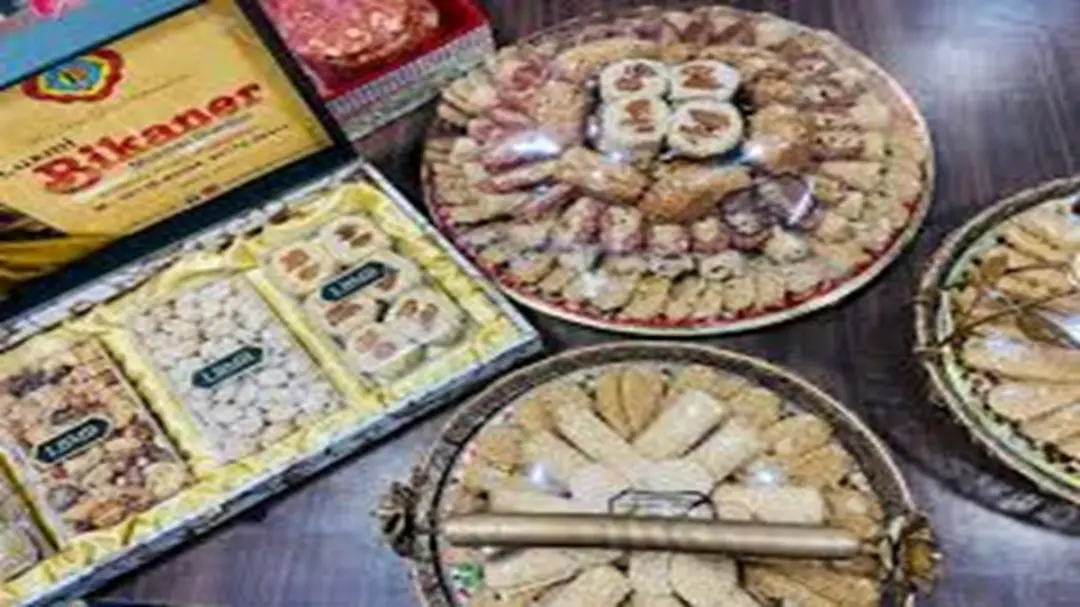 চোলাপুরে মিষ্টির দোকানে চুরি নগদ ও সামগ্রী লুট